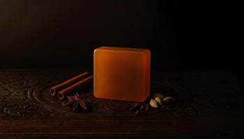 Natural Glycerin and Spice Oils Come Together for Balanced, Calm Skin